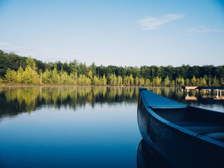 Поход на лодке с детьми: как сделать его безопасным и интересным