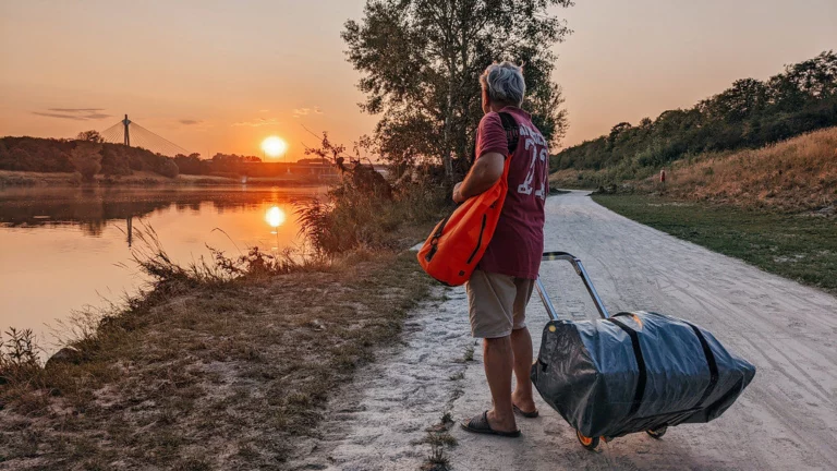 Как упаковать вещи в лодку в поход: гермомешки, баланс и порядок