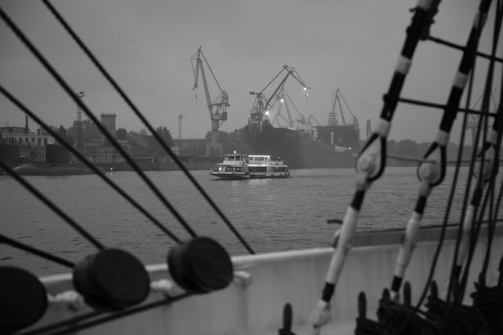Катер на Неве в Санкт-Петербурге