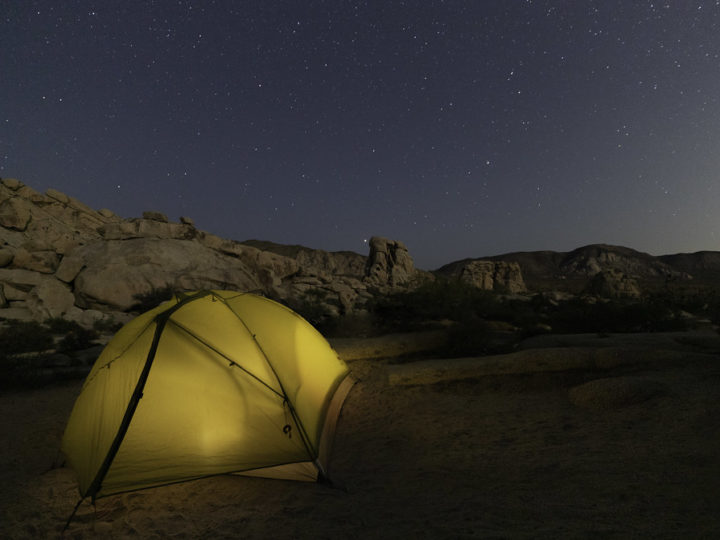 Как поставить палатку при сильном ветре на открытом берегу