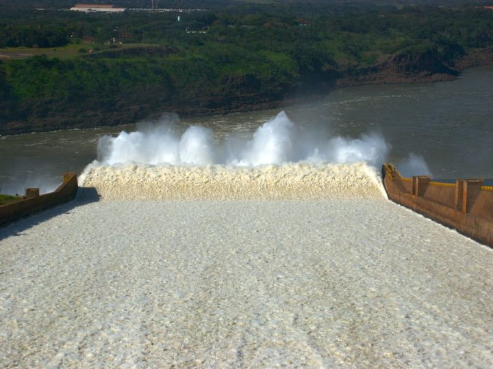 Колебания уровня воды на реке ночью: как выбрать безопасную стоянку
