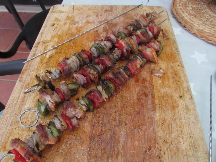 Шашлык из свинины: маринад и жарка на берегу